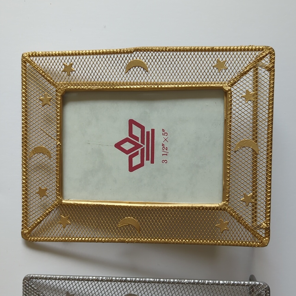 Frames Metal Set of 2 Moons and Stars 1 Gold 1 Silver Both Sitters Pairs - Picture 5 of 8